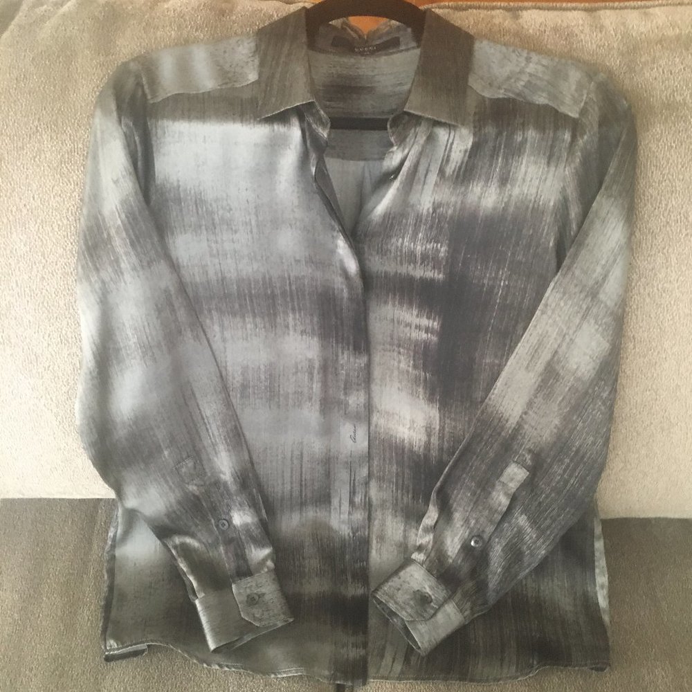 Gucci silk blouse sz EU 42, classic Italian finery - beautiful designer blouse!
